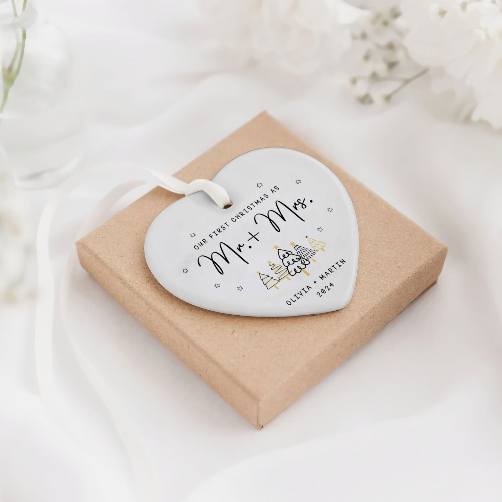 Custom Mr and Mrs Ornament, Engagement Ornament Gift For Couple, Newlywed Gift, Wedding Christmas Ornaments, Anniversary Gift For Husband Wife CY06-05 - Kindlytoys