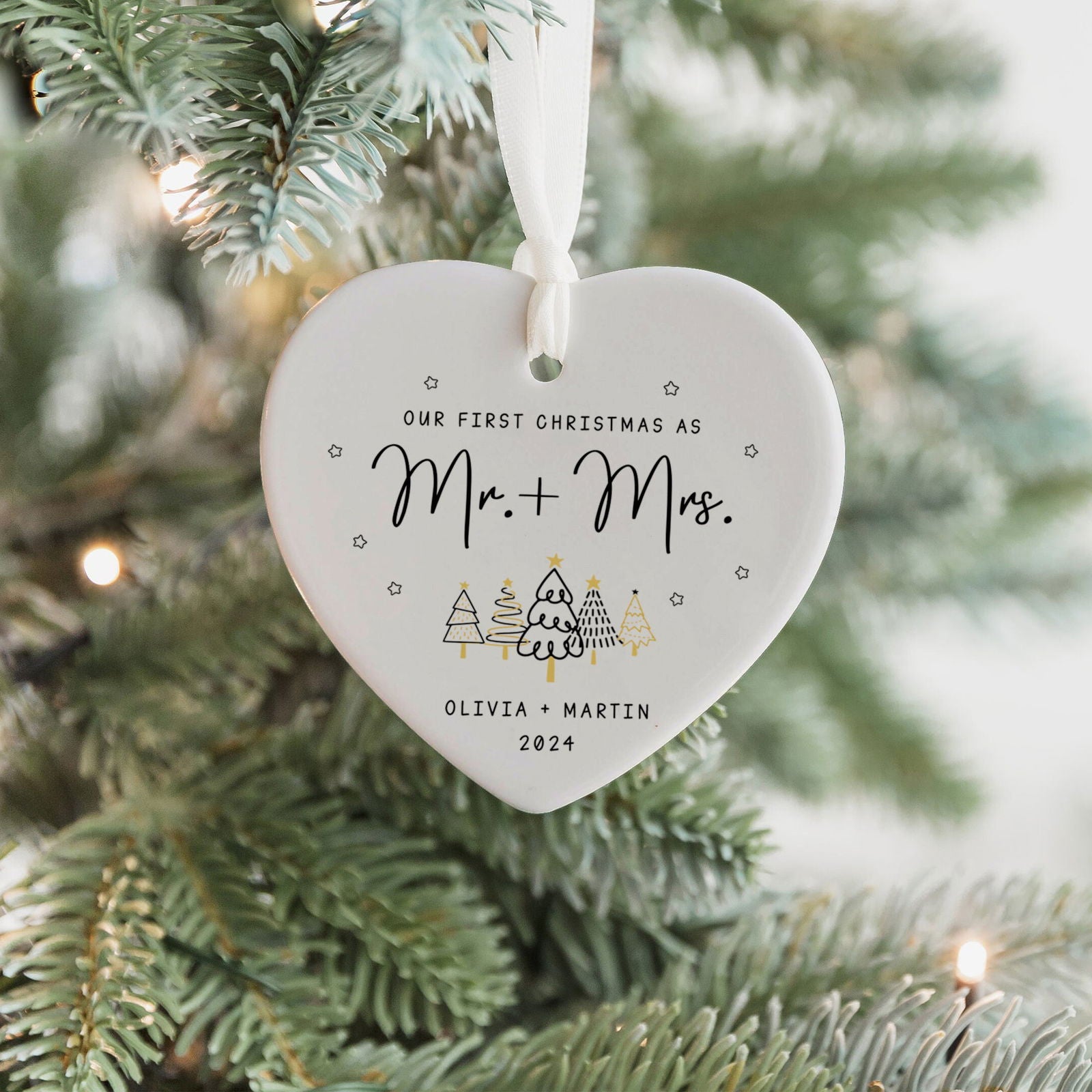 Custom Mr and Mrs Ornament, Engagement Ornament Gift For Couple, Newlywed Gift, Wedding Christmas Ornaments, Anniversary Gift For Husband Wife CY06-05 - Kindlytoys