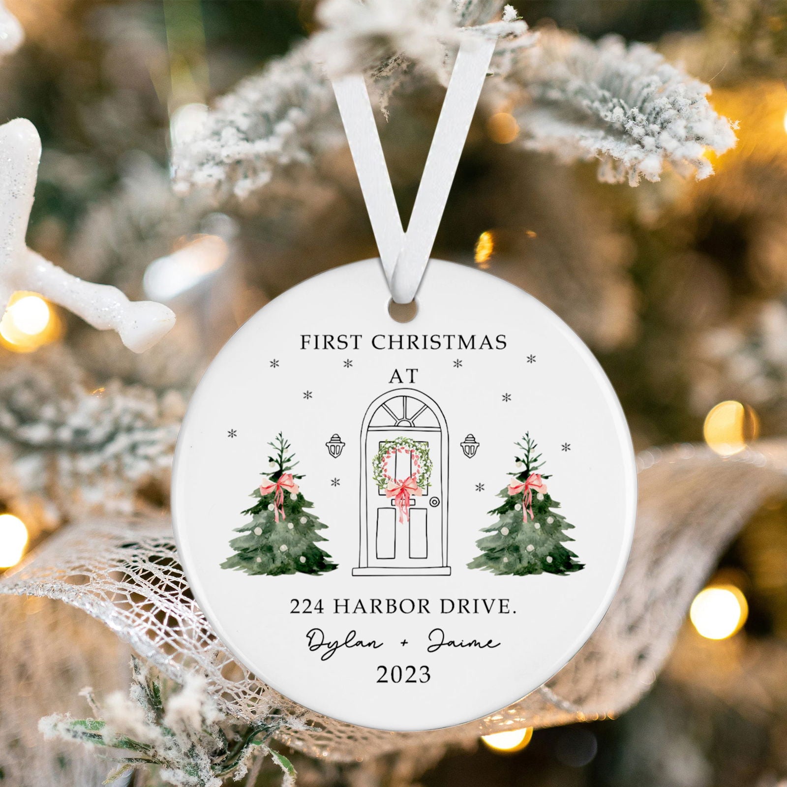 New Home White Christmas Theme Ornament, First Christmas in Our New Home Keepsake, Ceramic Round Shaped Sign Plaque,  Gift for Family Friends Celebarting New House CX03-4 - Kindlytoys