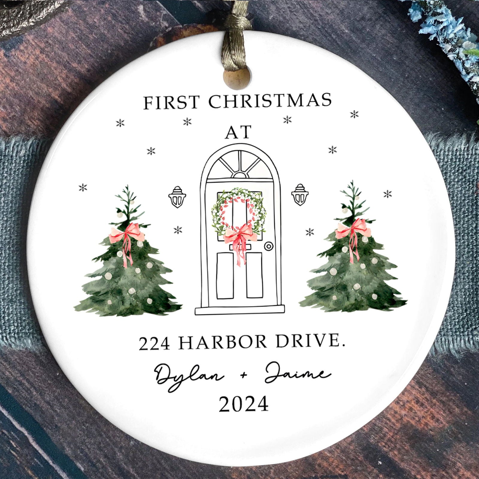 New Home White Christmas Theme Ornament, First Christmas in Our New Home Keepsake, Ceramic Round Shaped Sign Plaque,  Gift for Family Friends Celebarting New House CX03-4 - Kindlytoys