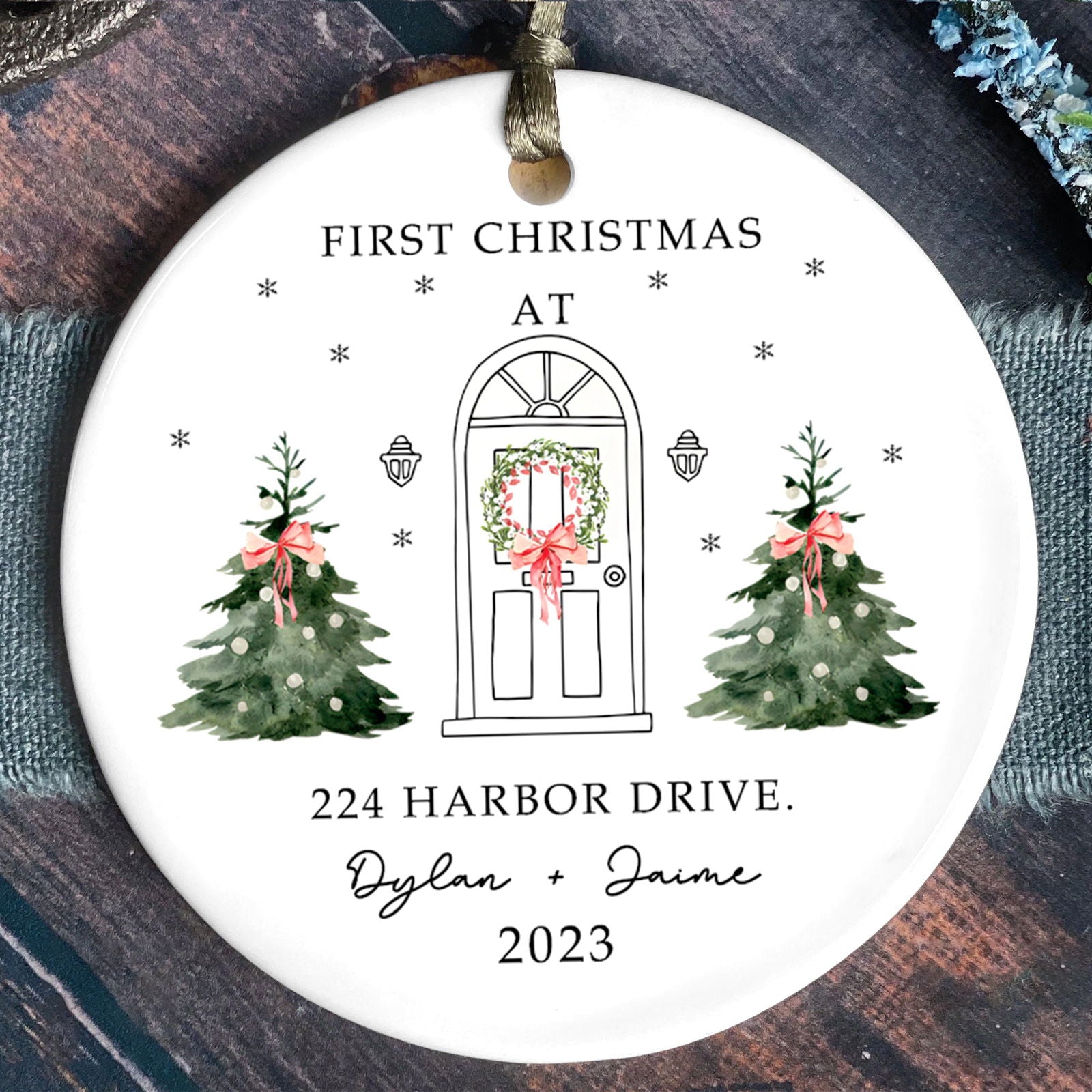 New Home White Christmas Theme Ornament, First Christmas in Our New Home Keepsake, Ceramic Round Shaped Sign Plaque,  Gift for Family Friends Celebarting New House CX03-4 - Kindlytoys